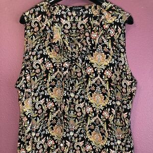 ROZ & ALI Floral Print V Neck Sleeveless Blouse